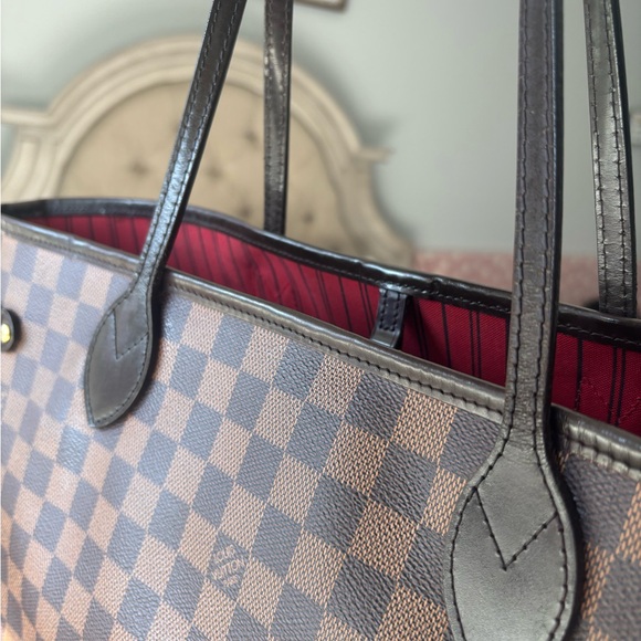 Louis Vuitton Damier Ebene MM Tote with Red Interior - Picture 4 of 14